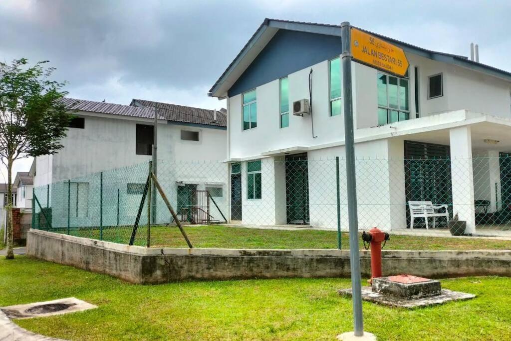 Iris 55 Corner Lot House Spacious Outdoor With Wi-Fi Johor Bahru Esterno foto